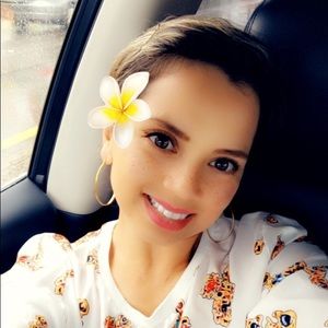 Meet your Posher, Carine